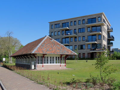 912713 Gezicht op de kolfbaan die deel uitmaakte van het voormalige partycentrum Het Vechthuis aan de Jagerskade te ...